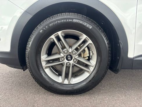 Used 2017 Hyundai Santa Fe Sport FWD image 33