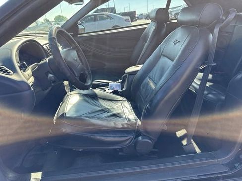 Used 2002 Ford Mustang Convertible RWD image 10