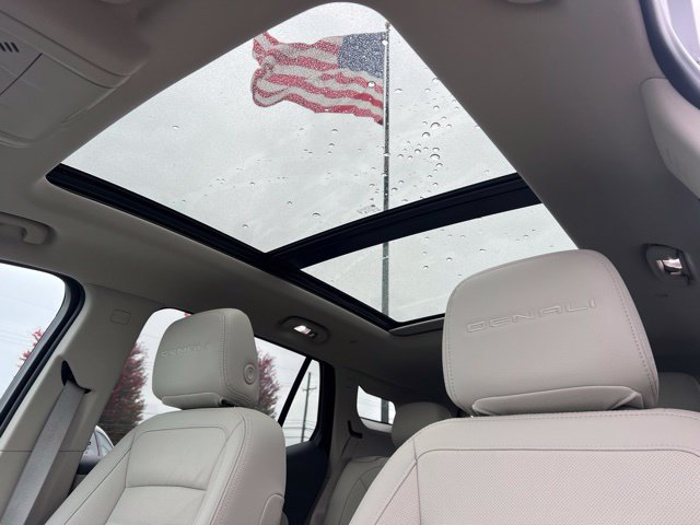 Used 2024 GMC Terrain Denali w/ Denali Premium Package AWD/4WD image 23