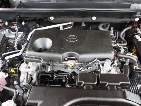 Used 2020 Toyota RAV4 LE image 29