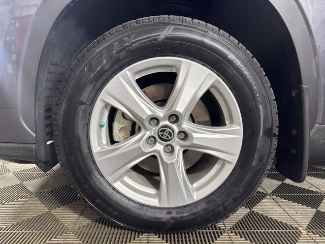 Used 2023 Toyota Highlander LE AWD/4WD image 10