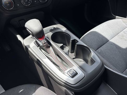 Used 2025 Chevrolet Trax RS FWD image 33