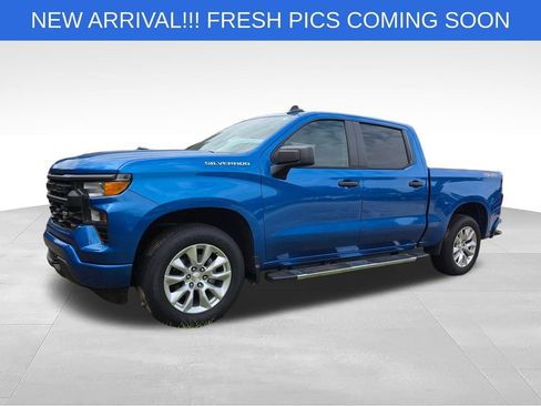 Used 2024 Chevrolet Silverado 1500 Custom AWD/4WD image 2