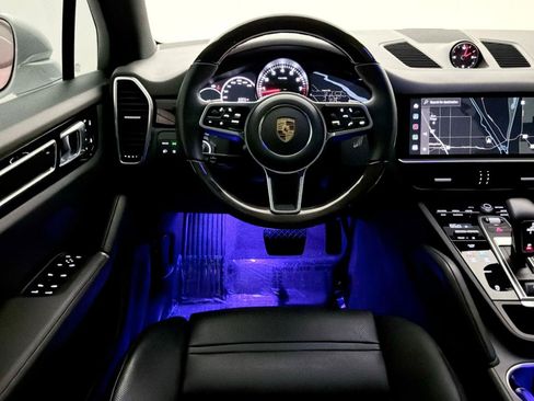 Used 2022 Porsche Cayenne AWD/4WD image 30