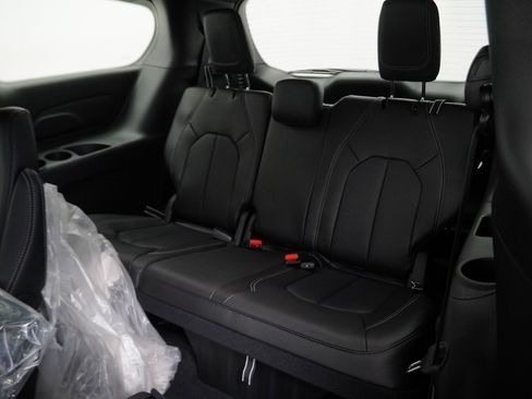 New 2026 Chrysler Pacifica Select image 18