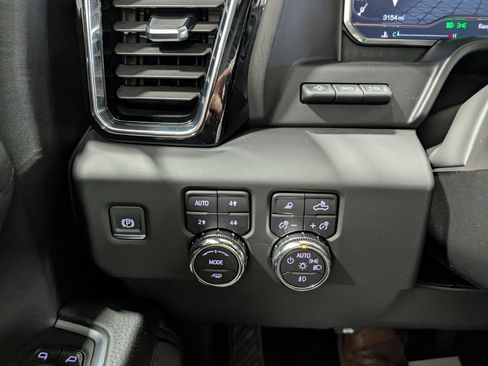 Used 2025 GMC Sierra 1500 Denali w/ Denali Reserve Package AWD/4WD image 23