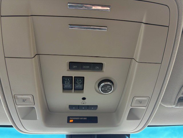 Used 2018 Chevrolet Tahoe Premier RWD image 16