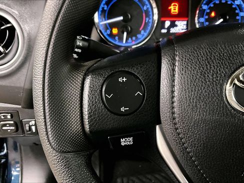 Used 2018 Toyota Corolla LE image 22