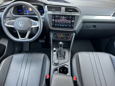 Used 2022 Volkswagen Tiguan SE AWD/4WD image 14