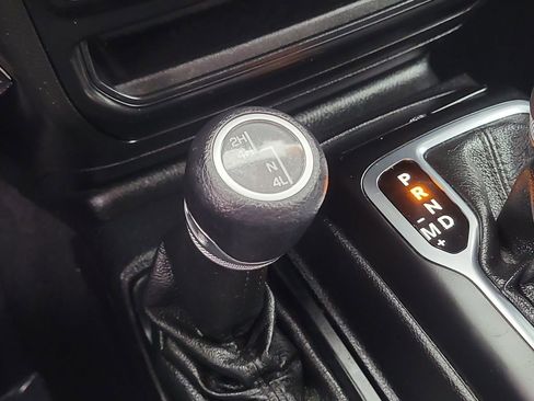 Used 2020 Jeep Gladiator Sport image 22