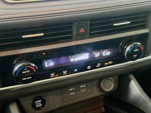 Used 2025 Nissan Rogue SV image 23