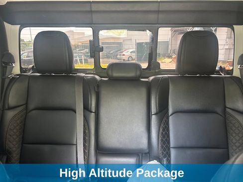 Used 2023 Jeep Gladiator Overland AWD/4WD image 9