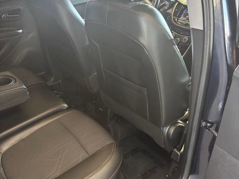 Used 2022 Chevrolet Trax LT w/ LT Convenience Package image 22