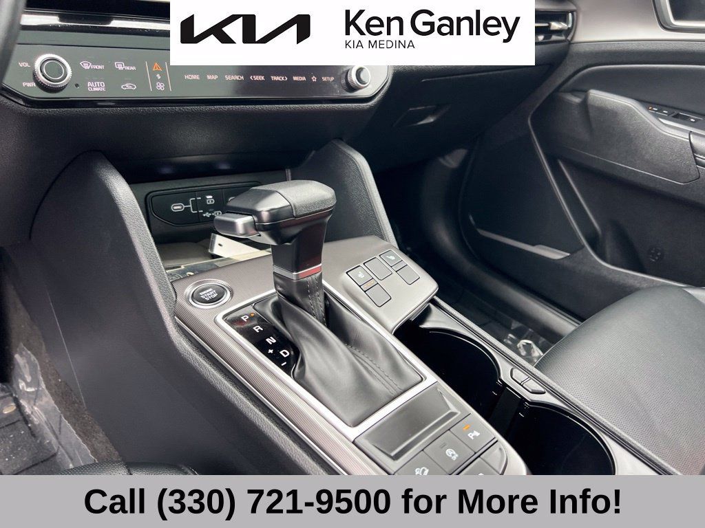 Certified 2026 Kia Sportage EX w/ EX Panorama Roof Package FWD image 33