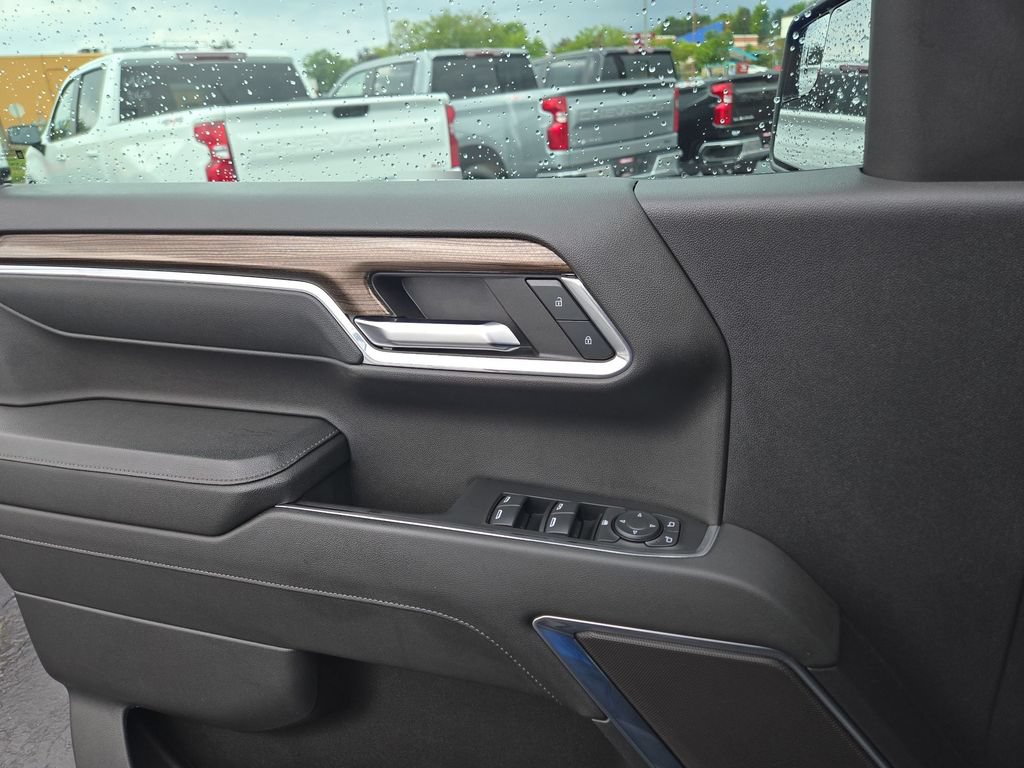 Used 2024 Chevrolet Silverado 1500 LT AWD/4WD image 16