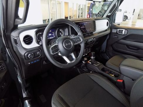Certified 2025 Jeep Wrangler Unlimited Sahara w/ Safety Group AWD/4WD image 18