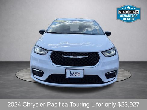 Used 2024 Chrysler Pacifica Touring-L FWD image 6
