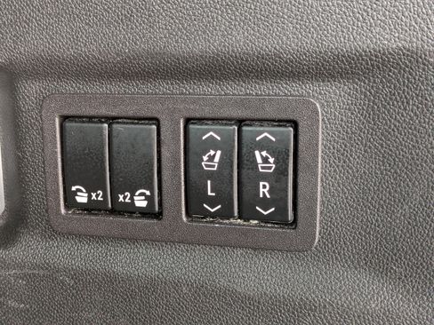 Used 2023 Chevrolet Suburban Premier image 15