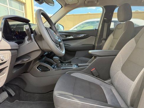 Used 2025 Chevrolet TrailBlazer LT FWD image 22