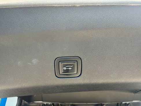 Used 2021 Chevrolet Tahoe Premier AWD/4WD image 33