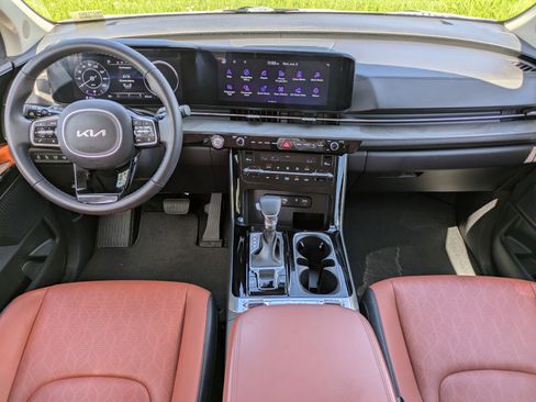 Certified 2023 Kia Carnival SX FWD image 14
