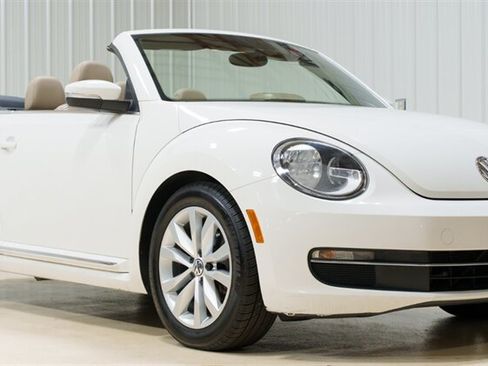 Used 2013 Volkswagen Beetle TDI FWD image 1