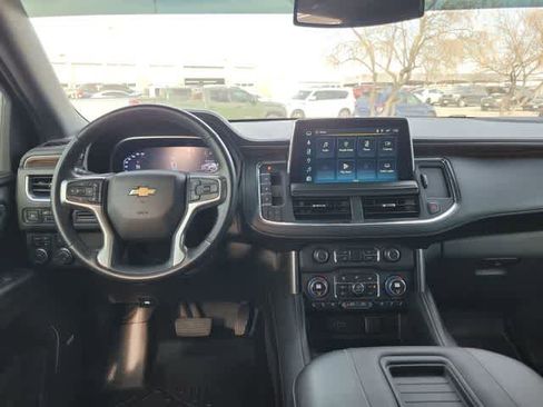 Used 2023 Chevrolet Suburban Premier image 18