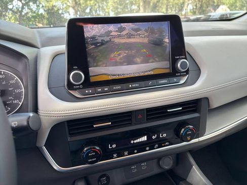 Used 2025 Nissan Rogue SV AWD/4WD image 17