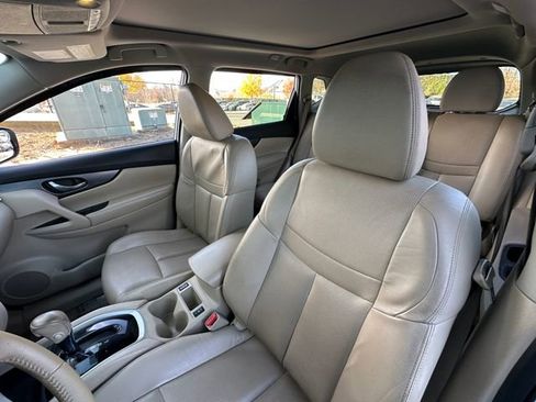 Used 2015 Nissan Rogue SL w/ SL Premium Package image 12