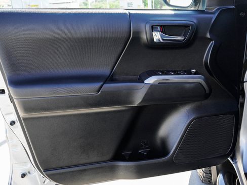 Certified 2017 Toyota Tacoma TRD Sport w/ Premium & Technology Package AWD/4WD image 22