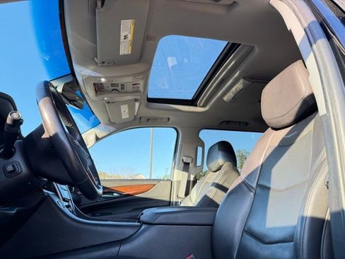 Used 2018 Cadillac Escalade ESV Premium Luxury image 24