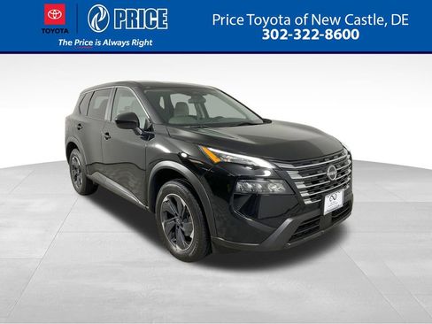 Used 2024 Nissan Rogue SV image 1