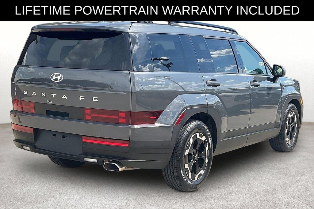 Used 2025 Hyundai Santa Fe SEL FWD image 2