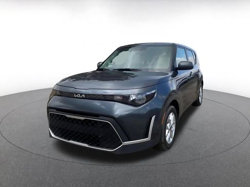 Used 2025 Kia Soul LX w/ LX Technology Package FWD image 7