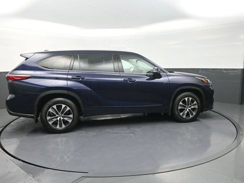 Used 2022 Toyota Highlander XLE w/ Protection Package #3 (TMS) AWD/4WD image 9