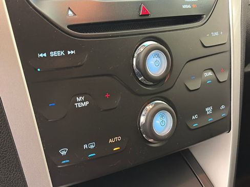 Used 2015 Ford Explorer XLT w/ Equipment Group 202A image 21