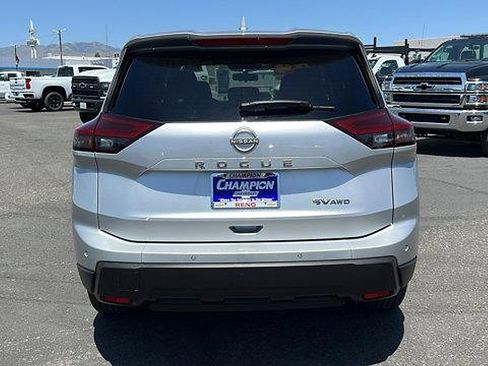 Used 2024 Nissan Rogue SV image 6