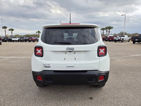 Used 2023 Jeep Renegade Latitude image 6