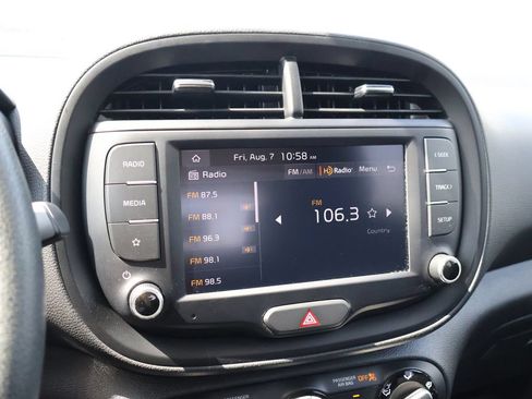 Used 2025 Kia Soul LX w/ LX Technology Package FWD image 32