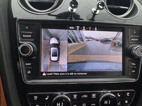 Used 2020 Bentley Bentayga image 22