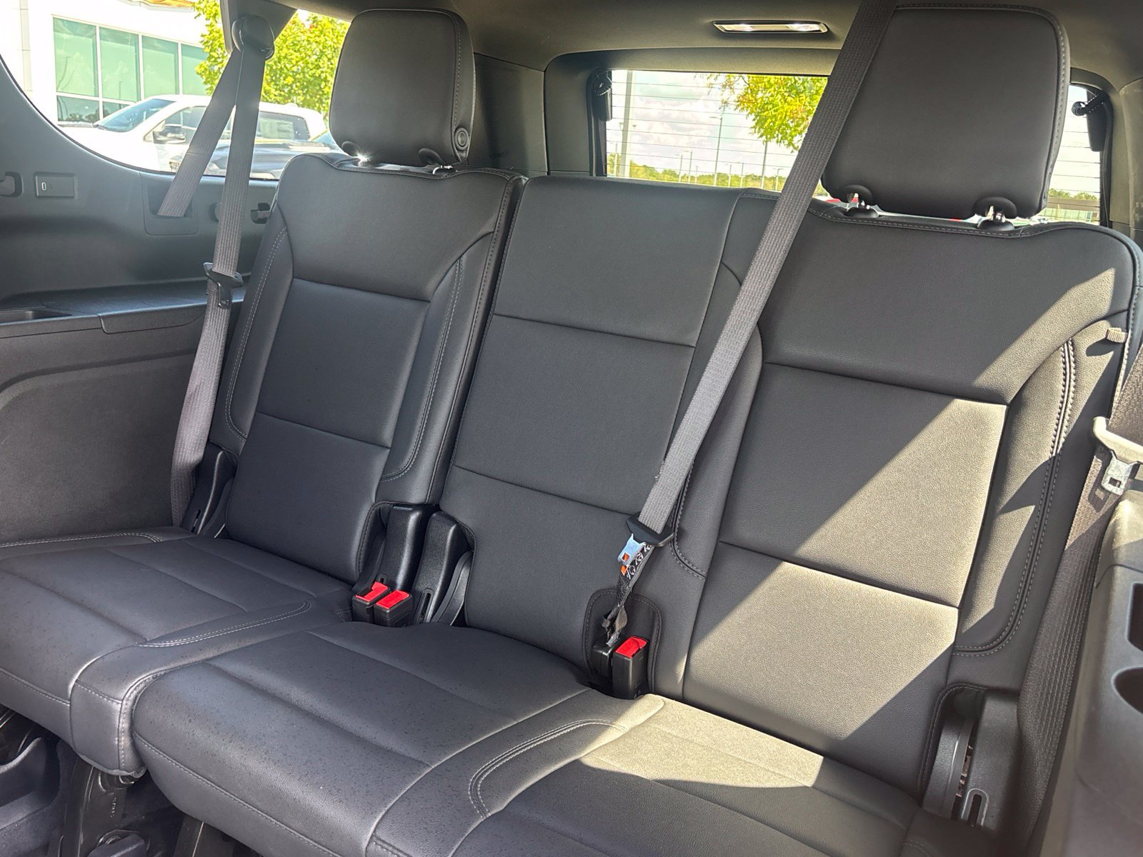 Used 2025 Chevrolet Suburban LT RWD image 16