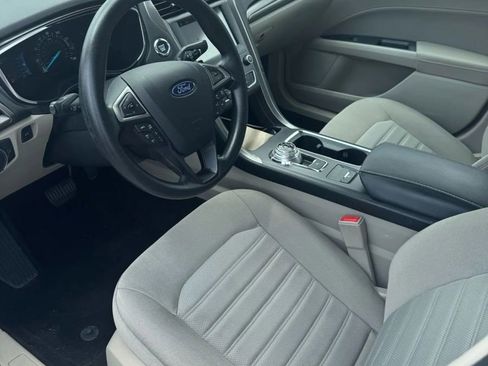 Used 2019 Ford Fusion SE image 9