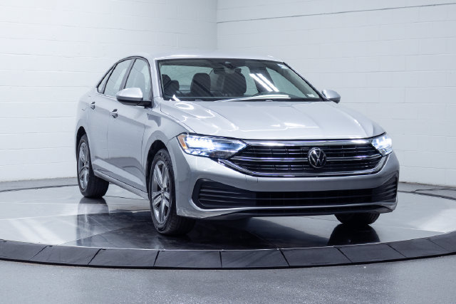Used 2024 Volkswagen Jetta SE FWD image 4