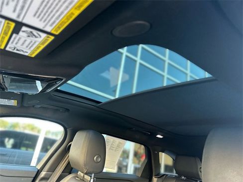 Used 2024 Land Rover Range Rover Velar Dynamic SE image 23