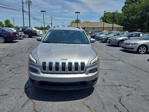 Used 2016 Jeep Cherokee Latitude w/ Safety/Convenience Group FWD image 2