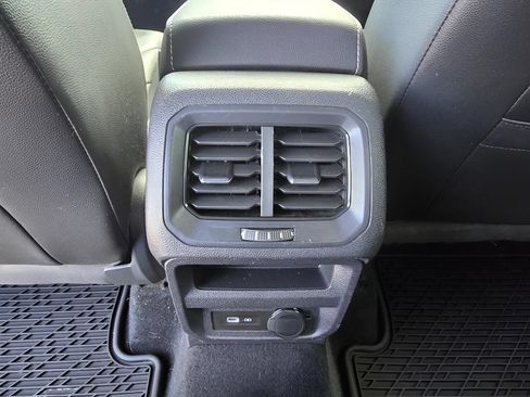 Used 2022 Volkswagen Tiguan SEL R-Line AWD/4WD image 9