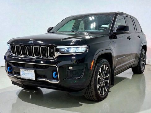 Used 2023 Jeep Grand Cherokee Overland w/ Advanced Protech Group III image 8