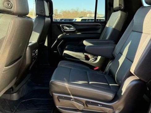 Used 2024 Chevrolet Suburban Z71 w/ Luxury Package image 22