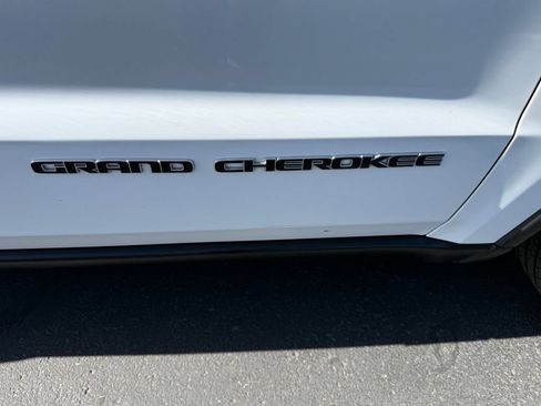 Used 2017 Jeep Grand Cherokee Limited w/ Luxury Group II AWD/4WD image 36