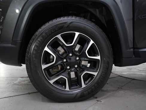 Used 2020 Jeep Compass Trailhawk w/ Leather Interior Group AWD/4WD image 30